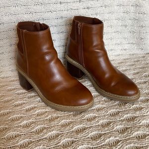Vegan leather ankle boots w/ heel
